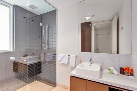 Apartment Dees Retreat - New South Wales Tourism  16