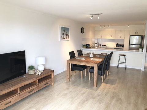 Sunshine Beach Luxe Apartment - New South Wales Tourism  4