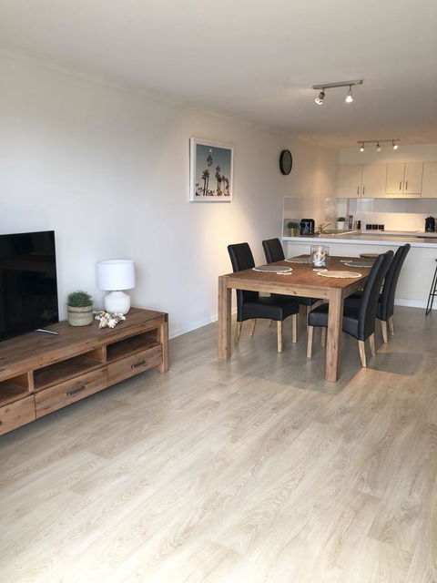 Sunshine Beach Luxe Apartment - New South Wales Tourism  17