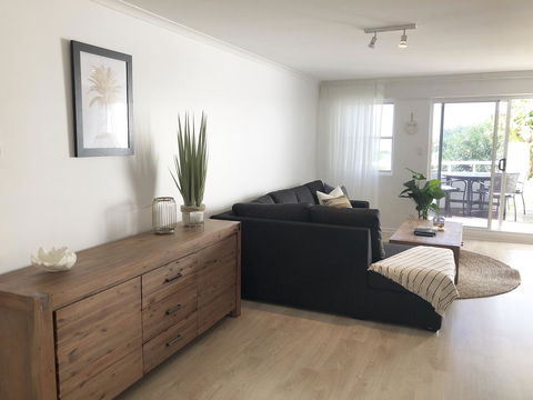Sunshine Beach Luxe Apartment - New South Wales Tourism  23