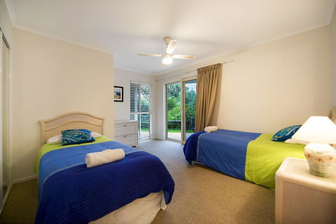 Whale Watch Ocean Beach Resort - New South Wales Tourism  6
