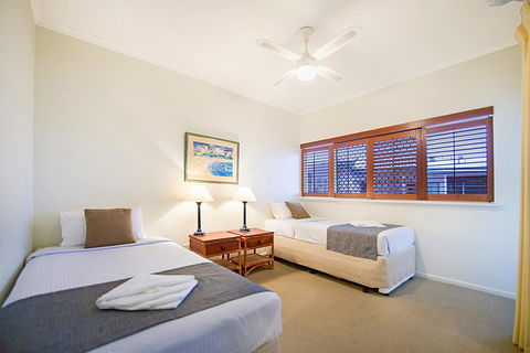 Whale Watch Ocean Beach Resort - New South Wales Tourism  11
