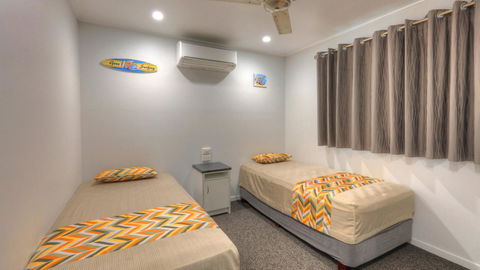 Alex Beach Cabins And Tourist Park - New South Wales Tourism  10
