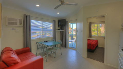 Alex Beach Cabins And Tourist Park - New South Wales Tourism  32