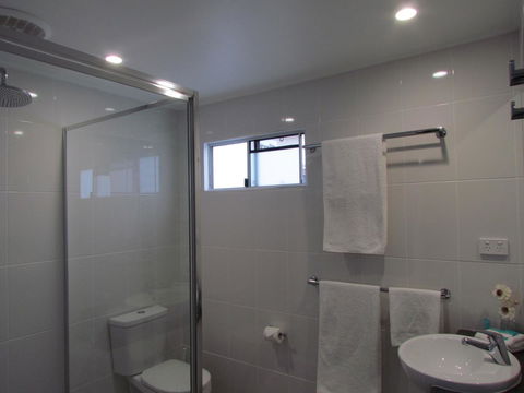 Alex Beach Cabins And Tourist Park - New South Wales Tourism  1