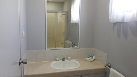 Alex Beach Cabins And Tourist Park - New South Wales Tourism  2