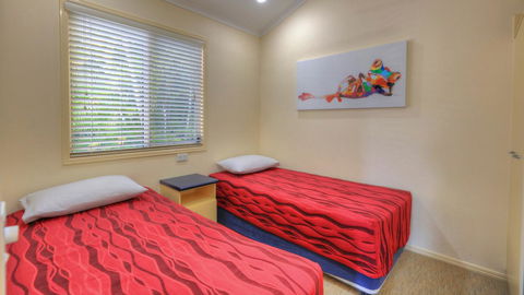 Alex Beach Cabins And Tourist Park - New South Wales Tourism  12