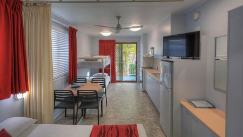 Alex Beach Cabins And Tourist Park - New South Wales Tourism  33