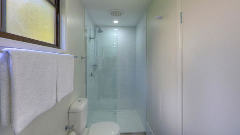 Alex Beach Cabins And Tourist Park - New South Wales Tourism  28
