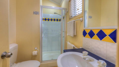 Alex Beach Cabins And Tourist Park - New South Wales Tourism  3