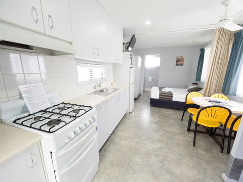 Alex Beach Cabins And Tourist Park - New South Wales Tourism  29