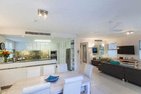 Emerald Noosa - New South Wales Tourism  9
