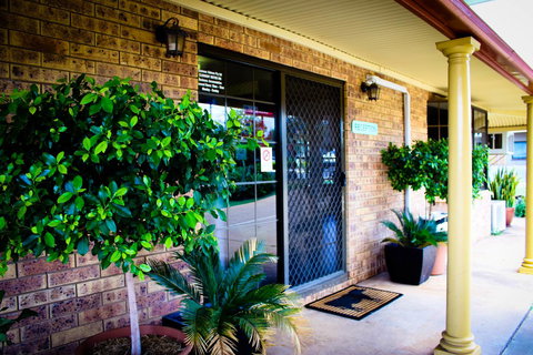 Clermont Country Motor Inn - New South Wales Tourism  1