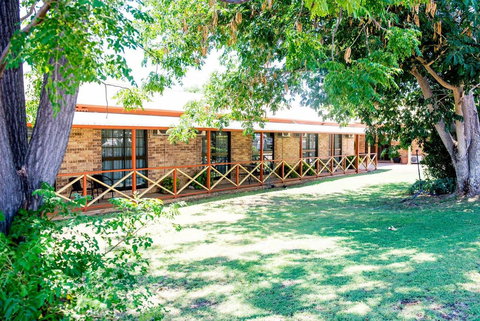 Clermont Country Motor Inn - New South Wales Tourism  4