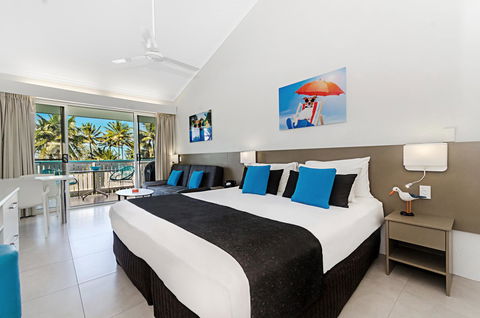 By The Sea Port Douglas - New South Wales Tourism  4