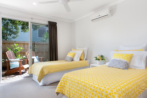 Jolly Roger's Beach House - New South Wales Tourism  10