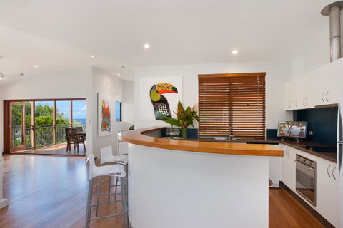 Jolly Roger's Beach House - New South Wales Tourism  5