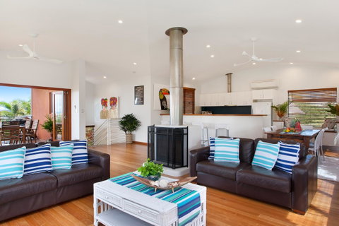 Jolly Roger's Beach House - New South Wales Tourism  2