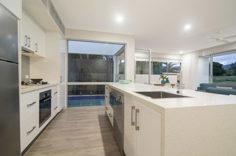 Pool Resort Port Douglas - New South Wales Tourism  40