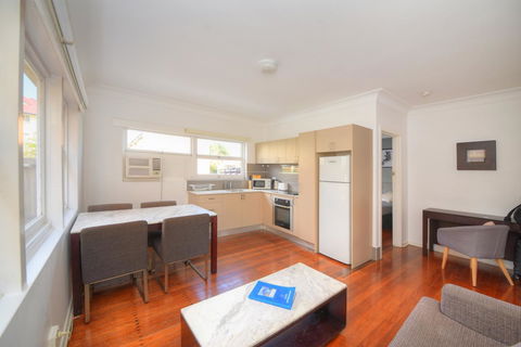 Backpackers In Paradise 18-35 Hostel - New South Wales Tourism  11