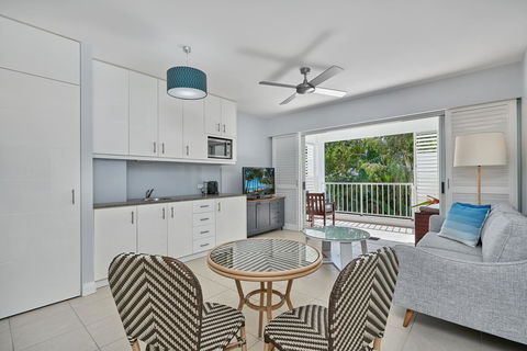 Palm Cove Paradise - Couples Spa Beach Getaway - New South Wales Tourism  0