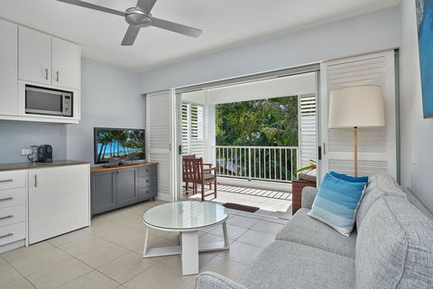 Palm Cove Paradise - Couples Spa Beach Getaway - New South Wales Tourism  11