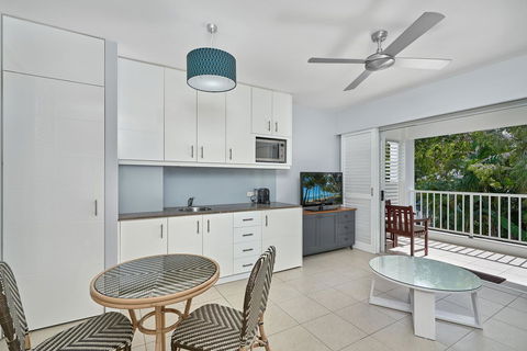 Palm Cove Paradise - Couples Spa Beach Getaway - New South Wales Tourism  9