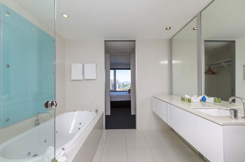 Q1 Resort & Spa - Official - New South Wales Tourism  1