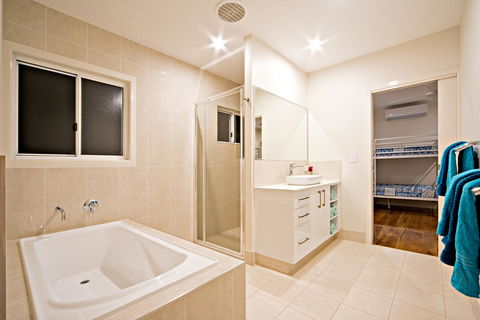 Whitsunday Luxury Homes - New South Wales Tourism  24