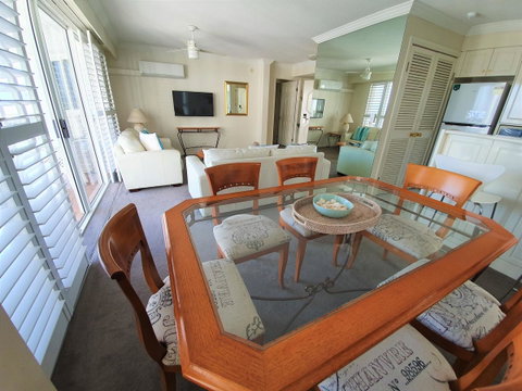 Broadbeach Holiday Apartments - New South Wales Tourism  15