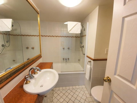 Broadbeach Holiday Apartments - New South Wales Tourism  12