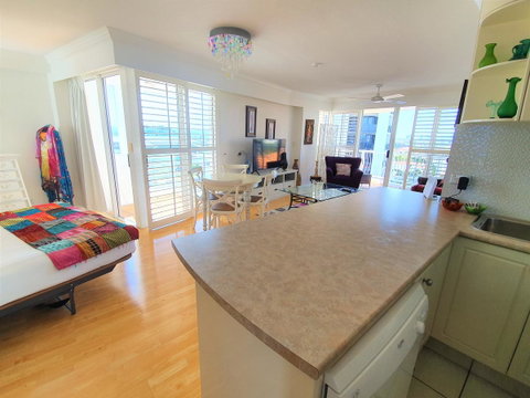 Broadbeach Holiday Apartments - New South Wales Tourism  9