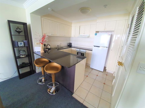 Broadbeach Holiday Apartments - New South Wales Tourism  29