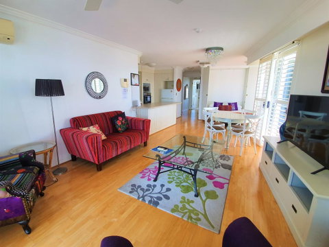 Broadbeach Holiday Apartments - New South Wales Tourism  22
