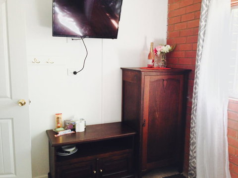 XYL Pets Friendly Seaside Boutique Guesthouse - New South Wales Tourism  12