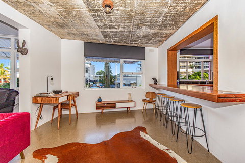 The Pink Hotel Coolangatta - New South Wales Tourism  5