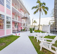 The Pink Hotel Coolangatta - New South Wales Tourism 