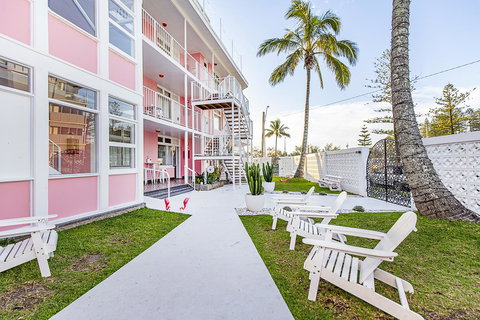 The Pink Hotel Coolangatta - New South Wales Tourism  0