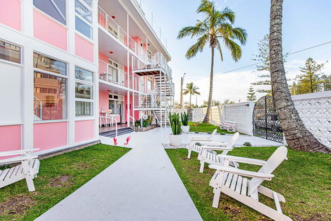 The Pink Hotel Coolangatta - New South Wales Tourism  2