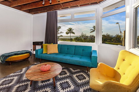 The Pink Hotel Coolangatta - New South Wales Tourism  16
