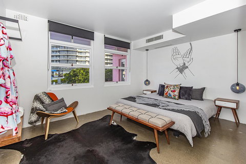 The Pink Hotel Coolangatta - New South Wales Tourism  11
