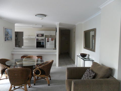 Grosvenor Beachfront Apartments Surfers Paradise - New South Wales Tourism  5