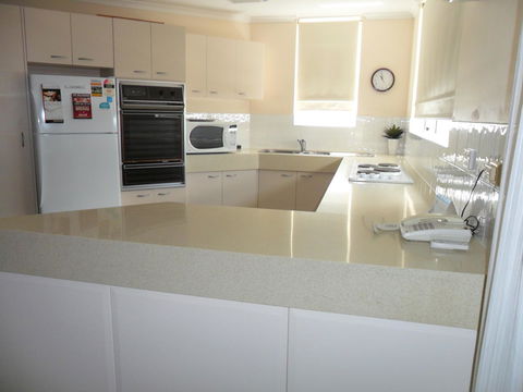 Grosvenor Beachfront Apartments Surfers Paradise - New South Wales Tourism  15