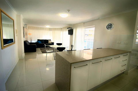 Grosvenor Beachfront Apartments Surfers Paradise - New South Wales Tourism  3