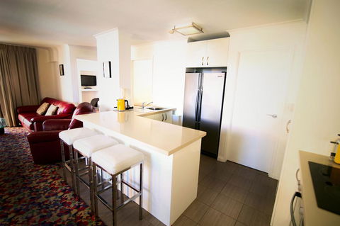Grosvenor Beachfront Apartments Surfers Paradise - New South Wales Tourism  4
