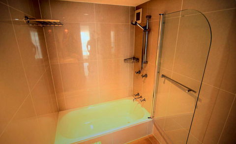 Grosvenor Beachfront Apartments Surfers Paradise - New South Wales Tourism  34