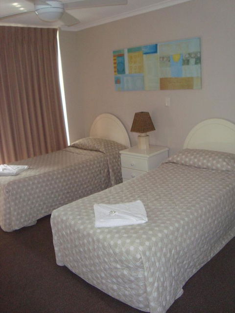 Grosvenor Beachfront Apartments Surfers Paradise - New South Wales Tourism  18