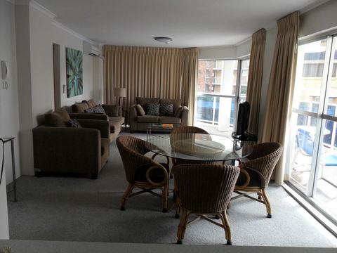 Grosvenor Beachfront Apartments Surfers Paradise - New South Wales Tourism  23