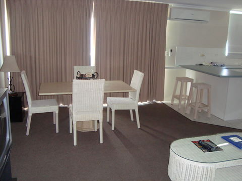 Grosvenor Beachfront Apartments Surfers Paradise - New South Wales Tourism  26