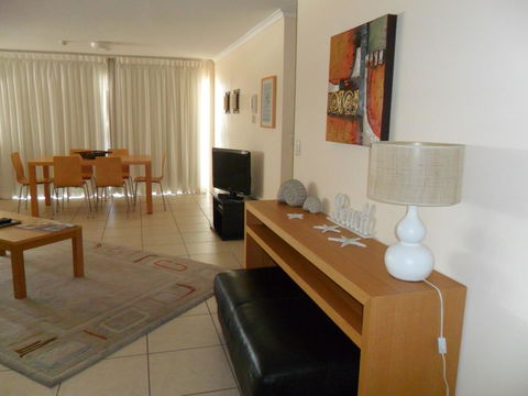 Grosvenor Beachfront Apartments Surfers Paradise - New South Wales Tourism  10